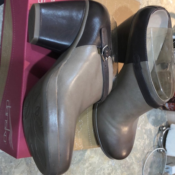 Clogs - Picture 2 of 4